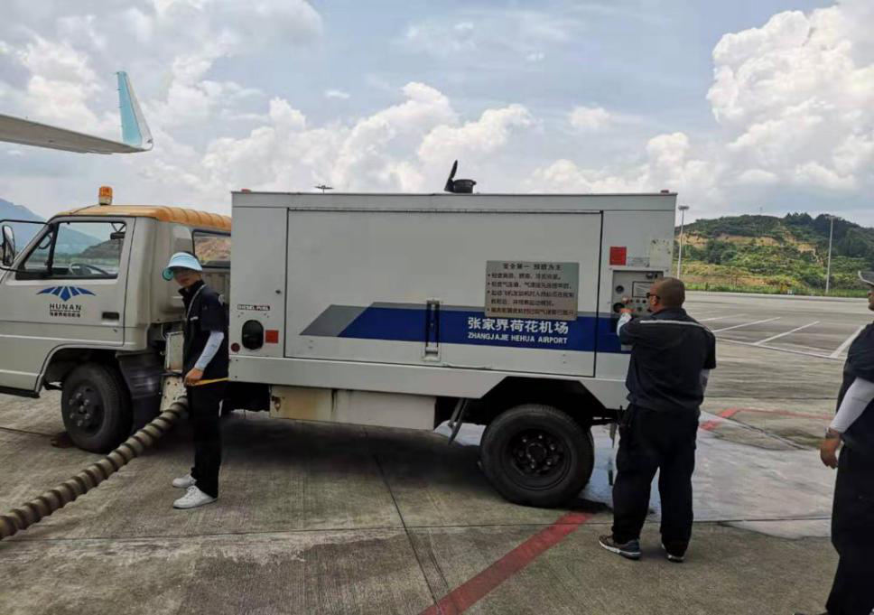 確保旅客順暢出行，機(jī)場一線職工高溫堅守！