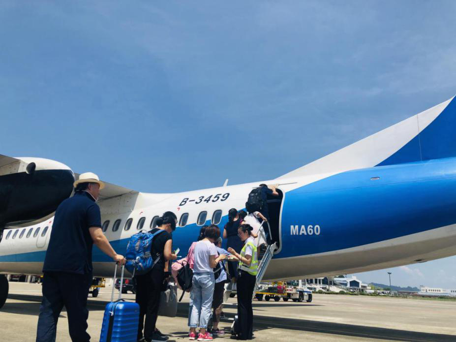 確保旅客順暢出行，機(jī)場一線職工高溫堅守！