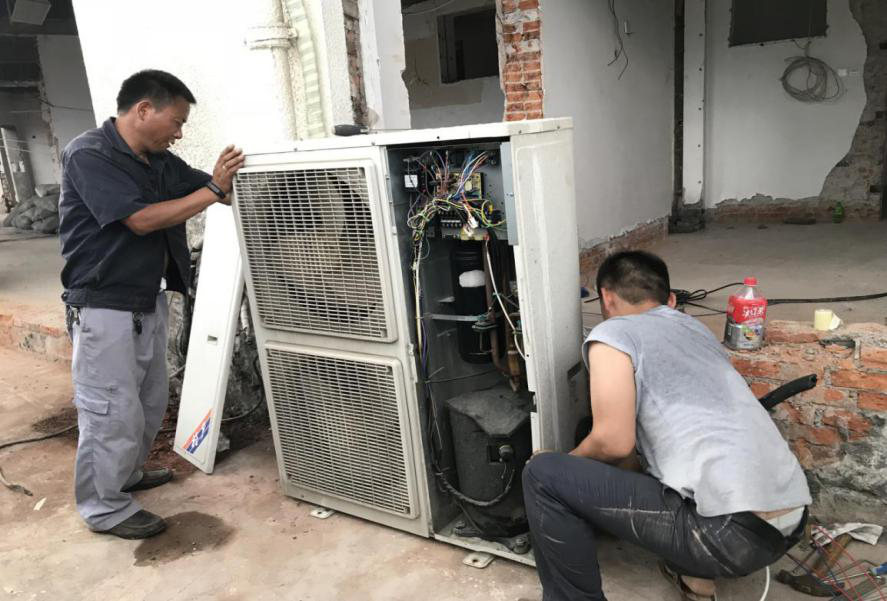確保旅客順暢出行，機(jī)場一線職工高溫堅守！